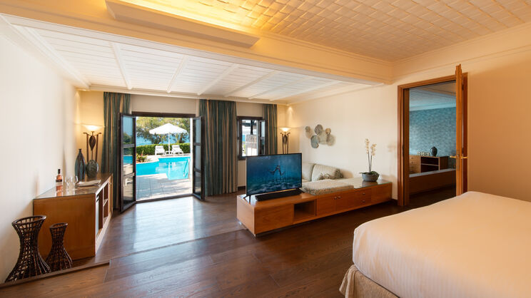 Presidential Suite Sea Front Private Pool